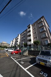 京王山田マンションC棟の物件外観写真